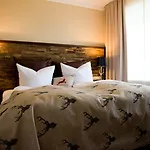 Hotel Romantik Hirschen 4*