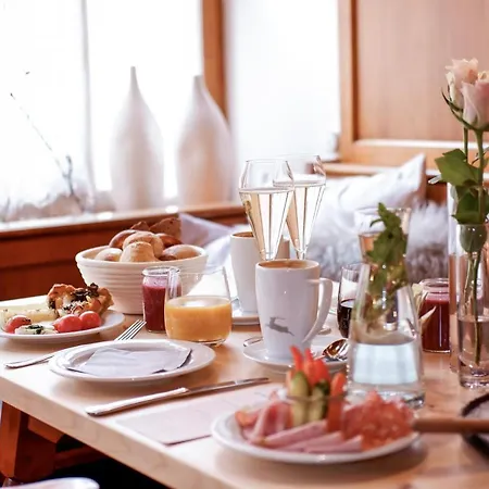 Отель Romantik Hirschen 4*